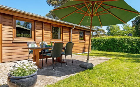 Agda - 100M from the Sea: Træ, Hårdttræ, Sommerhus, Bejdse, Have, Sidespor, Planke, Garden Bygninger, Udendørs Bord, Landscaping