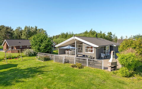 Karoliina - 900M from the Sea: Tag, Hus, Land Lot, Hjem, Sommerhus, Estate, Garden Bygninger, Skygge, Bjælkehytte, Landscaping