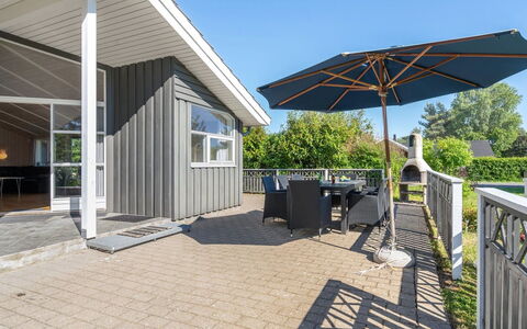 Karoliina - 900M from the Sea: Tag, Hus, Land Lot, Hjem, Sommerhus, Estate, Garden Bygninger, Skygge, Bjælkehytte, Landscaping