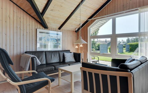 Thorgot - 400M from the Sea: Træ, Hjem, Hus, Sommerhus, Loft, Sidespor, Veranda, Dør, Hårdttræ, Bejdse