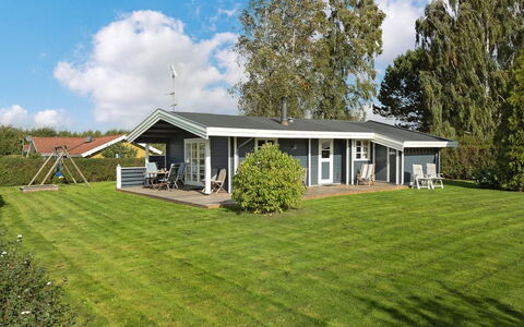 Rosabella - 600M from the Sea: Tag, Land Lot, Sommerhus, Hjem, Landdistrikt, Skur, Sidespor, Garden Bygninger, Bjælkehytte, Hytte