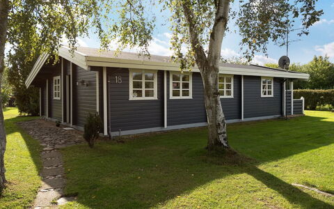 Rosabella - 600M from the Sea: Tag, Land Lot, Sommerhus, Hjem, Landdistrikt, Skur, Sidespor, Garden Bygninger, Bjælkehytte, Hytte