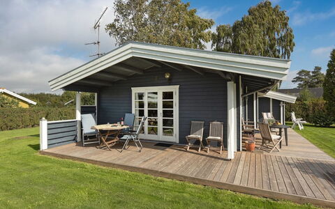 Rosabella - 600M from the Sea: Tag, Land Lot, Sommerhus, Hjem, Landdistrikt, Skur, Sidespor, Garden Bygninger, Bjælkehytte, Hytte