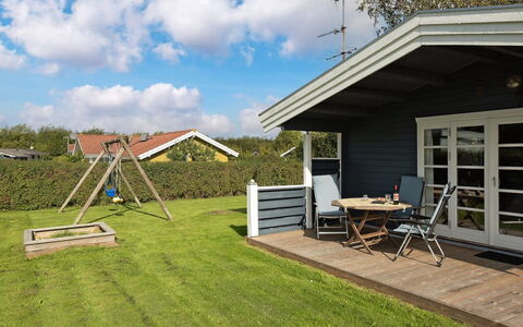 Rosabella - 600M from the Sea: Møbel, Bord, Udendørs Møbler, Udendørs Bord, Stol, Bejdse, Skygge, Backyard, Sommerhus, Køkken & Spisebord