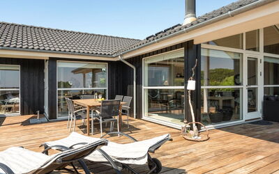 Fridtjof - 100M from the Sea