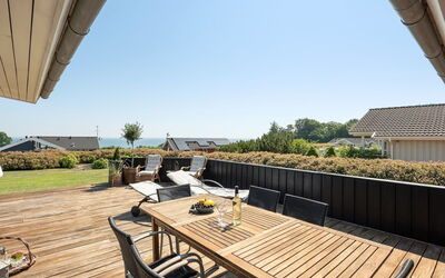 Fridtjof - 100M from the Sea