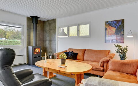 Cenia - 450M from the Sea: Møbel, Gulvbelægning, Indretning, Træ, Etage, Loft, Couch, Stue, Værelse, Belysning