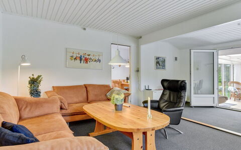 Cenia - 450M from the Sea: Møbel, Indretning, Gulvbelægning, Couch, Væg, Etage, Loft, Træ, Stue, Værelse
