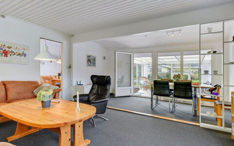 Cenia - 450M from the Sea: Møbel, Indretning, Gulvbelægning, Loft, Etage, Stol, Bord, Belysning, Stue, Værelse