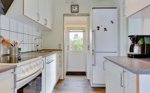 Cenia - 450M from the Sea: Køkken Apparat, Større Bandage, Køkken, Gulvbelægning, Countertop, Træ, Indretning, Etage, Loft, Køleskab