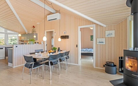 Dagny - 300M from the Sea: Møbel, Udendørs Møbler, Bordservice, Bord, Drinkware, Stol, Udendørs Bord, Mad, Flaske