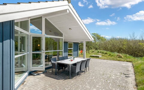 Dagny - 300M from the Sea: Møbel, Udendørs Møbler, Bordservice, Bord, Drinkware, Stol, Udendørs Bord, Mad, Flaske