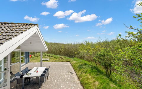Dagny - 300M from the Sea: Møbel, Udendørs Møbler, Bordservice, Bord, Drinkware, Stol, Udendørs Bord, Mad, Flaske