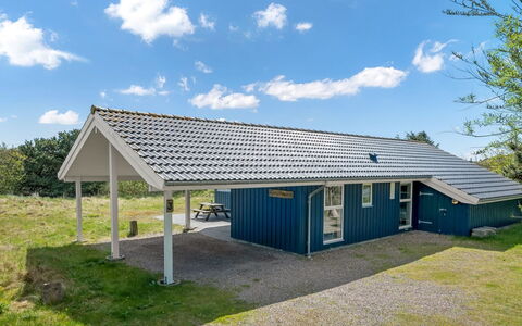 Dagny - 300M from the Sea: Møbel, Udendørs Møbler, Bordservice, Bord, Drinkware, Stol, Udendørs Bord, Mad, Flaske