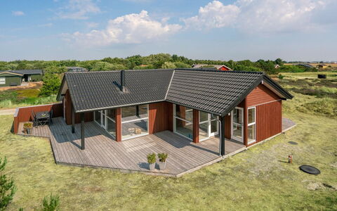 Tiane - 800M from the Sea: Møbel, Bord, Udendørs Møbler, Udendørs Bord, Stol, Bejdse, Skygge, Backyard, Sommerhus, Køkken & Spisebord