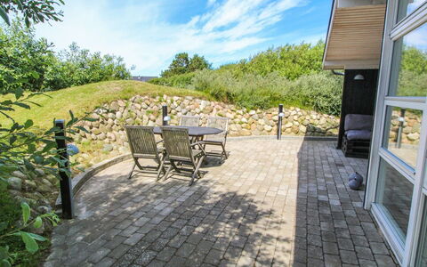 Aatos - 500M from the Sea: Flise, Land Lot, Have, Bunddække, Cobblestone, Landscaping, Skygge, Walkway, Backyard, Gård