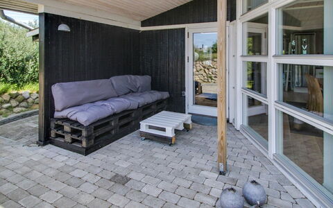 Aatos - 500M from the Sea: Træ, Gulvbelægning, Etage, Dør, Møbel, Kompositmateriale, Loft, Veranda, Skygge, Hårdttræ