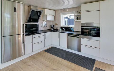 Aatos - 500M from the Sea: Gulvbelægning, Træ, Køkken, Etage, Indretning, Trægulve, Loft, Større Bandage, Countertop, Køkken Apparat