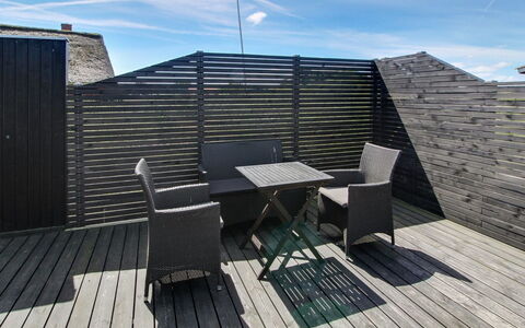 Aatos - 500M from the Sea: Træ, Dæk, Udendørs Møbler, Trægulve, Hårdttræ, Planke, Kompositmateriale, Skygge, Altan