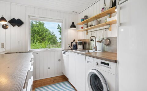 Elin - 3Km from the Sea: Træ, Gulvbelægning, Etage, Større Bandage, Køkken, Countertop, Bejdse, Hårdttræ, Trægulve, Cabinetry