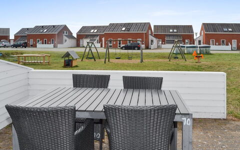 Urmas - 1Km from the Sea: Udendørs Møbler, Gård, Lawn, Udendørs Bord, Skygge, Stol, Landscaping, Backyard, Gårdhave