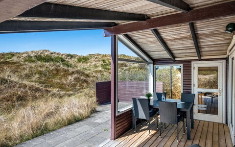 Hristina - 200M from the Sea: Tag, Land Lot, Sommerhus, Hjem, Landdistrikt, Skur, Sidespor, Garden Bygninger, Bjælkehytte, Hytte