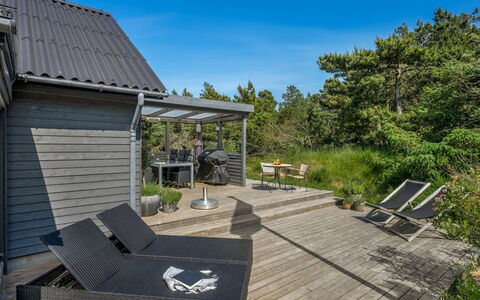 Eliene - 500M from the Sea: Loft, Gulvbelægning, Indretning, Etage, Kompositmateriale, Møbel, Udvej, Hotel, Design, Dagslys