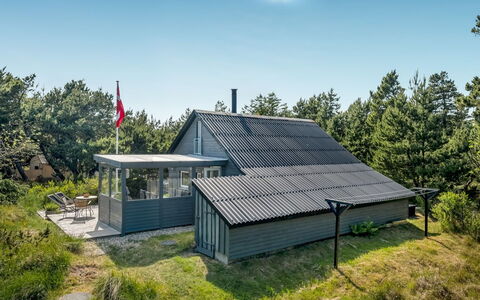 Eliene - 500M from the Sea: Loft, Gulvbelægning, Indretning, Etage, Kompositmateriale, Møbel, Udvej, Hotel, Design, Dagslys