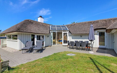 Angelika - 1.6Km from the Sea: Møbel, Indretning, Stol, Gulvbelægning, Bord, Udvej, Etage, Loft, Værelse, Eco Hotel