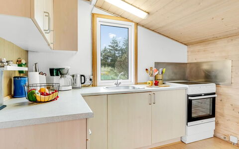Agir - 600M from the Sea: Indretning, Gulvbelægning, Træ, Køkken, Køkken Apparat, Møbel, Loft, Etage, Countertop, Værelse