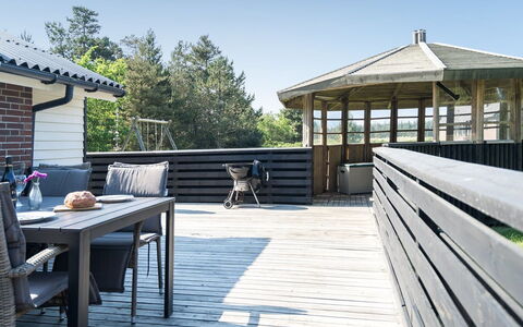 Elinbjörn - 1Km from the Sea: Træ, Sommerhus, Hårdttræ, Planke, Bejdse, Garden Bygninger, Design, Gård, Bjælkehytte, Backyard