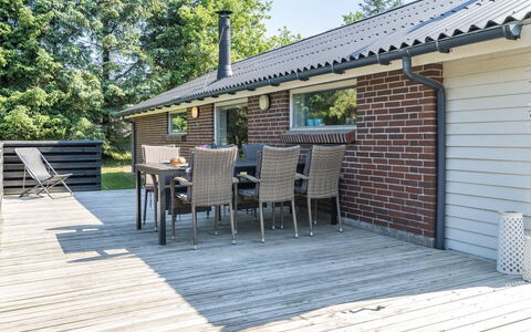 Elinbjörn - 1Km from the Sea: Træ, Sommerhus, Hårdttræ, Planke, Bejdse, Garden Bygninger, Design, Gård, Bjælkehytte, Backyard
