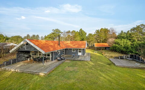 Yuma - 1Km from the Sea: Møbel, Bord, Udendørs Møbler, Udendørs Bord, Stol, Bejdse, Skygge, Backyard, Sommerhus, Køkken & Spisebord
