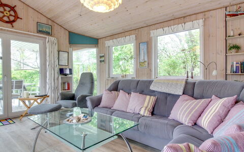 Gudni - 250M from the Sea: Plantesamfund, Sollys, Urteagtig Plante, Have, Plantation, Landbrug, Farm