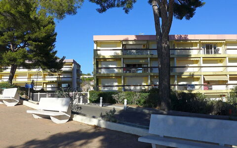La Calanque D'Or: Himmel, Plante, Bygning, Daytime, Skygge, Træ, Urban Design, Kvarter, Boligområde, Offentlige Rum