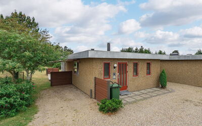 Skakke - 900M from the Sea