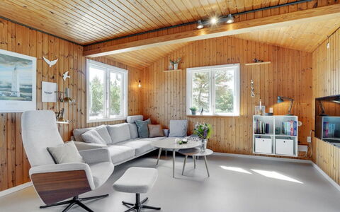 Absolon - 1.5Km from the Sea: Møbel, Indretning, Loft, Hjem, Lysarmatur, Stue, Lejlighed, Værelse, Stol, Couch