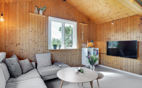 Absolon - 1.5Km from the Sea: Træ, Indretning, Loft, Gulvbelægning, Hjem, Værelse, Etage, Lysarmatur, Stue, Bejdse