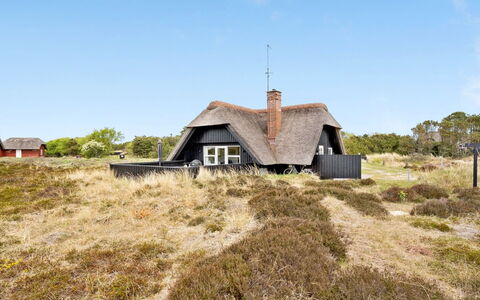 Vladan - 1.6Km from the Sea: Sommerhus, Hjem, Hus, Tag, Veranda, Estate, Sidespor, Garden Bygninger, Stuehus, Gård