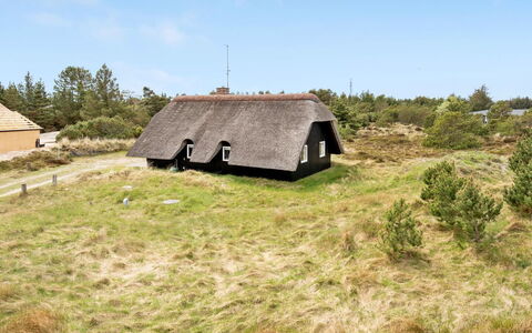 Vladan - 1.6Km from the Sea: Sommerhus, Hjem, Hus, Tag, Veranda, Estate, Sidespor, Garden Bygninger, Stuehus, Gård