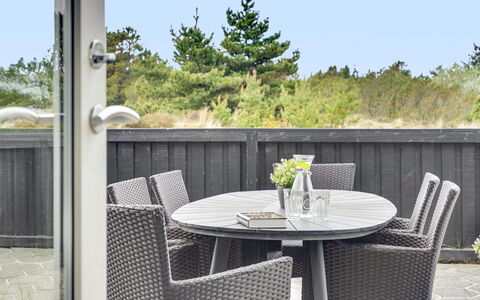 Vladan - 1.6Km from the Sea: Sommerhus, Hjem, Hus, Tag, Veranda, Estate, Sidespor, Garden Bygninger, Stuehus, Gård