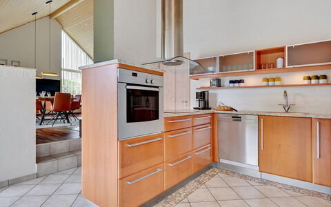 Gidsken - 30M from the Sea: Køkken, Countertop, Indretning, Gulvbelægning, Køkken Apparat, Cabinetry, Møbel, Træ, Etage, Større Bandage