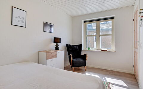 Gidsken - 30M from the Sea: Indretning, Gulvbelægning, Etage, Væg, Møbel, Træ, Loft, Soveværelse, Trægulve, Seng