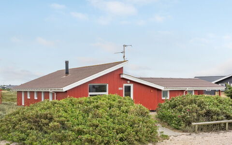 Mogens - from the Sea: Tag, Sommerhus, Hjem, Skygge, Sidespor, Stuehus, Veranda, Udendørs Struktur, Garden Bygninger