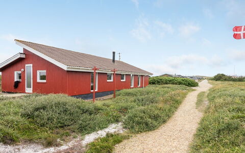 Mogens - from the Sea: Tag, Sommerhus, Hjem, Skygge, Sidespor, Stuehus, Veranda, Udendørs Struktur, Garden Bygninger