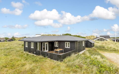 Iken - 500M from the Sea: Møbel, Udendørs Møbler, Bordservice, Bord, Drinkware, Stol, Udendørs Bord, Mad, Flaske