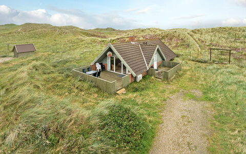 Felina - from the Sea: Græs, Hus, Tag, Sommerhus, Hjem, Busk, Stuehus, Land Lot, Landdistrikt