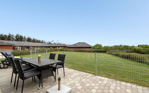 Ulva - 400M from the Sea: Arkitektur, Tag, Hjem, Kompositmateriale, Dagslys, Sidespor, Indkørsel