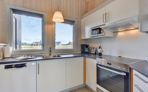 Durita - 600M to the Fjord: Træ, Loft, Køkken, Køkken Apparat, Countertop, Lejlighed, Hårdttræ, Husholdningsapparat, Bejdse, Cabinetry