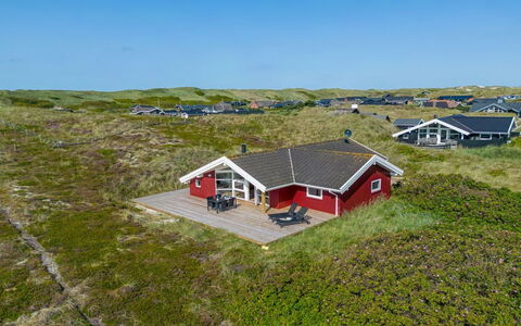 Emelie - 200M from the Sea: Møbel, Bord, Udendørs Møbler, Udendørs Bord, Stol, Bejdse, Skygge, Backyard, Sommerhus, Køkken & Spisebord